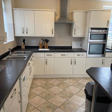 Spacious, Sleeps 17, 3 Bathrooms, Parking, Mansfield Exteriér fotografie